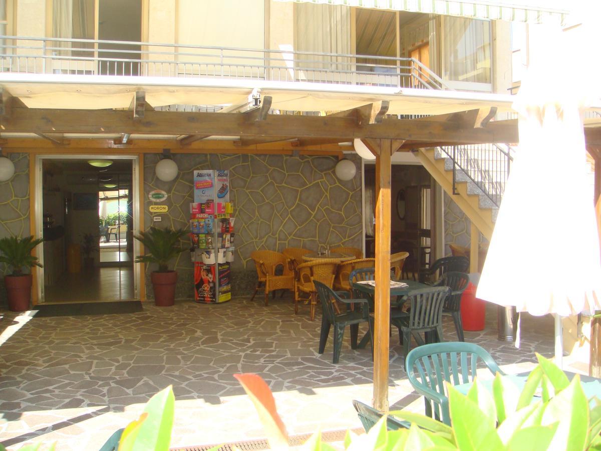 Hotel Moroni Rimini Dış mekan fotoğraf